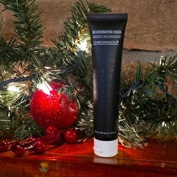 EVIO BEAUTY Rejuvenating Face Mask - NWOT - Picture 1 of 7